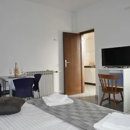Apartment In With Sea View, Balcony, Air Conditioning, Wifi 5132-4 Dugi Rat